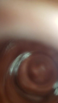 Guarda dentro il mio buco del culo con il mio plug anale di vetro