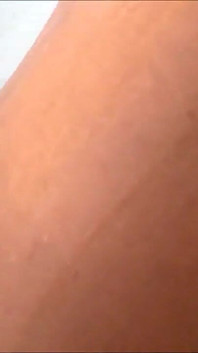 Julia Ann se rase de près