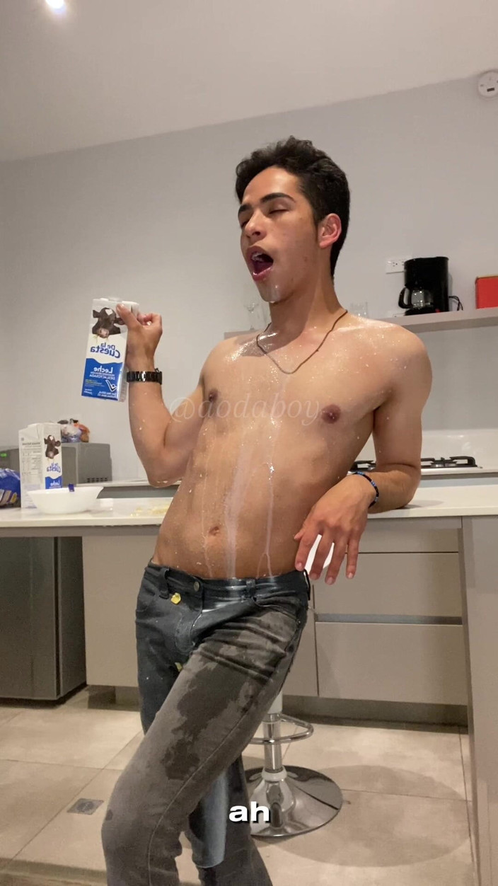 aodaboy: Shower Milk and Cum