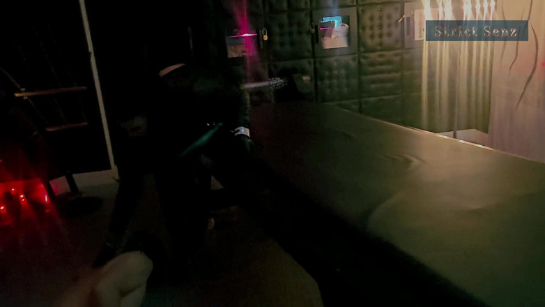 Strict Senz: Stina Stone femdom honění, škádlení, sezení na obličeji paní v kožených...