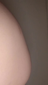 Najlepszy przyjaciel mojej żony jest dziwką, ona chce mojego nasienia w jej wielkiej cipce.
