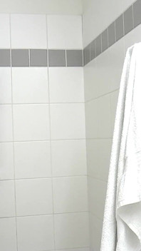 Chica de increíbles tetas follada después de la ducha
