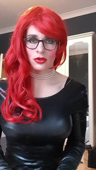 Ti piace l'abbigliamento di oggi della Mistress? Se ti sorprende a toccarti dovrò punirti, sciocco