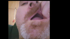 ChubbyDaddyBearLuka: トゥースレス・ベアが口に入れる - 口フェチ