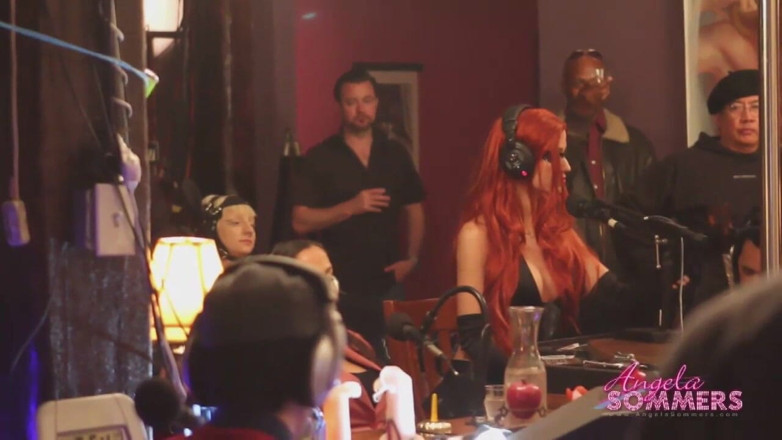 Angela Sommers: Site stripperella lança bts com Angela Sommers
