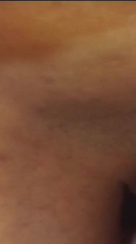 Sborro nella sua vagina e la lascia gocciolante