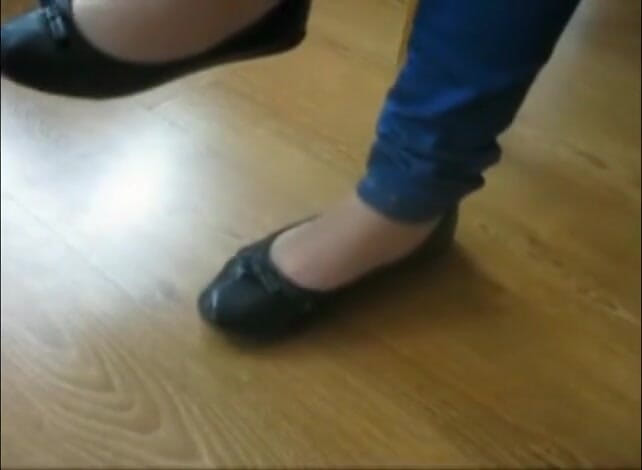Foot Girls: Drcení malé vojenské hračky