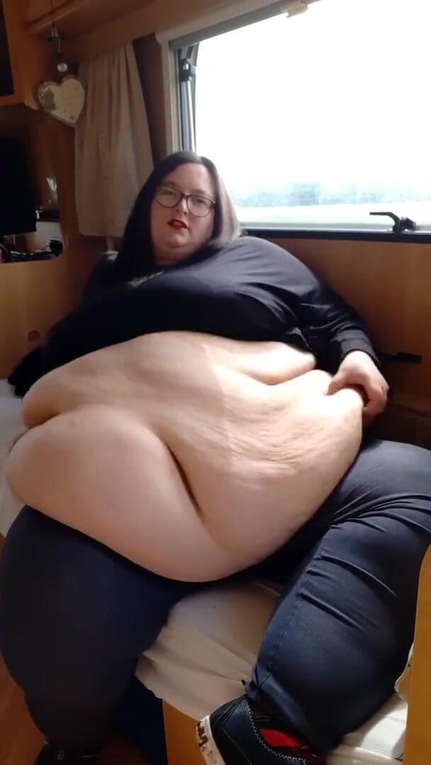 SSBBWLadyBrads: Caravan buikspel