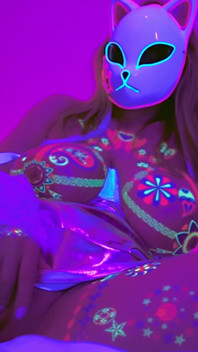 Neon Glow Tette Enormi Mascherata La Sventola Si Scatena Da Sola Con Anime Gemiti - Lilykoti