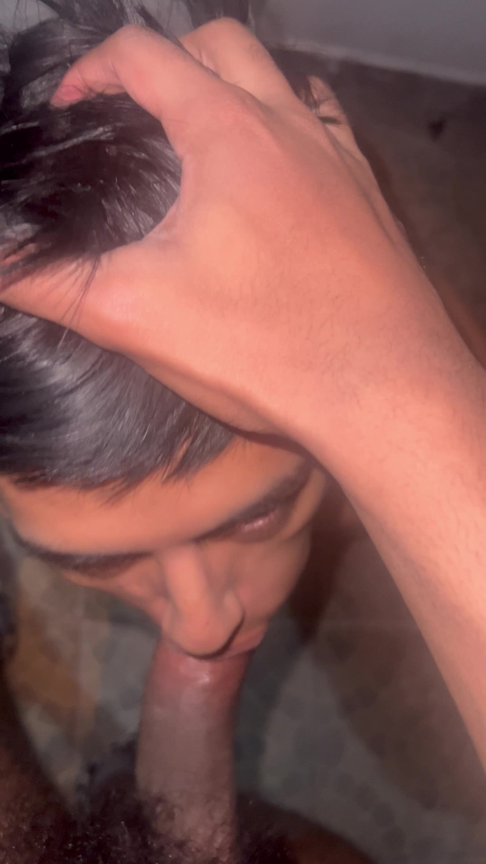 Robtinyx boy: Una Verga Grande Me Pone a Mamar