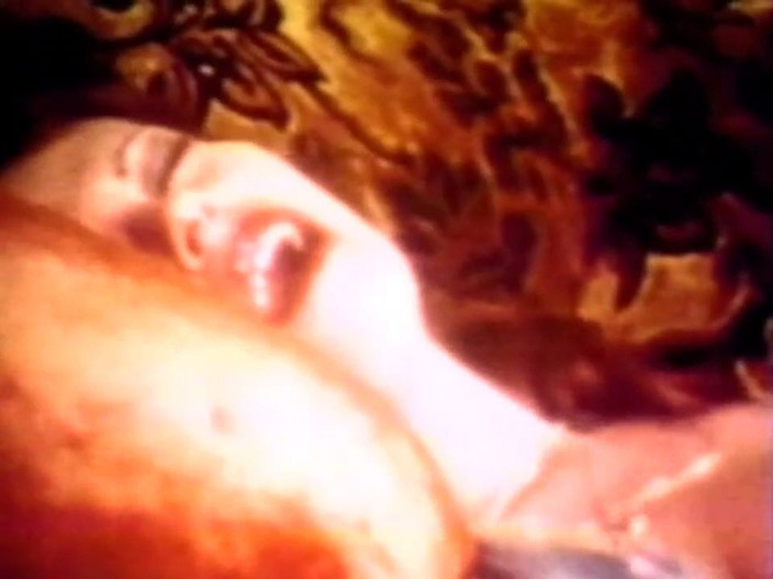 Vintage megastore: Frau mit massiven hupen lutscht und wird auf harten schwanz...