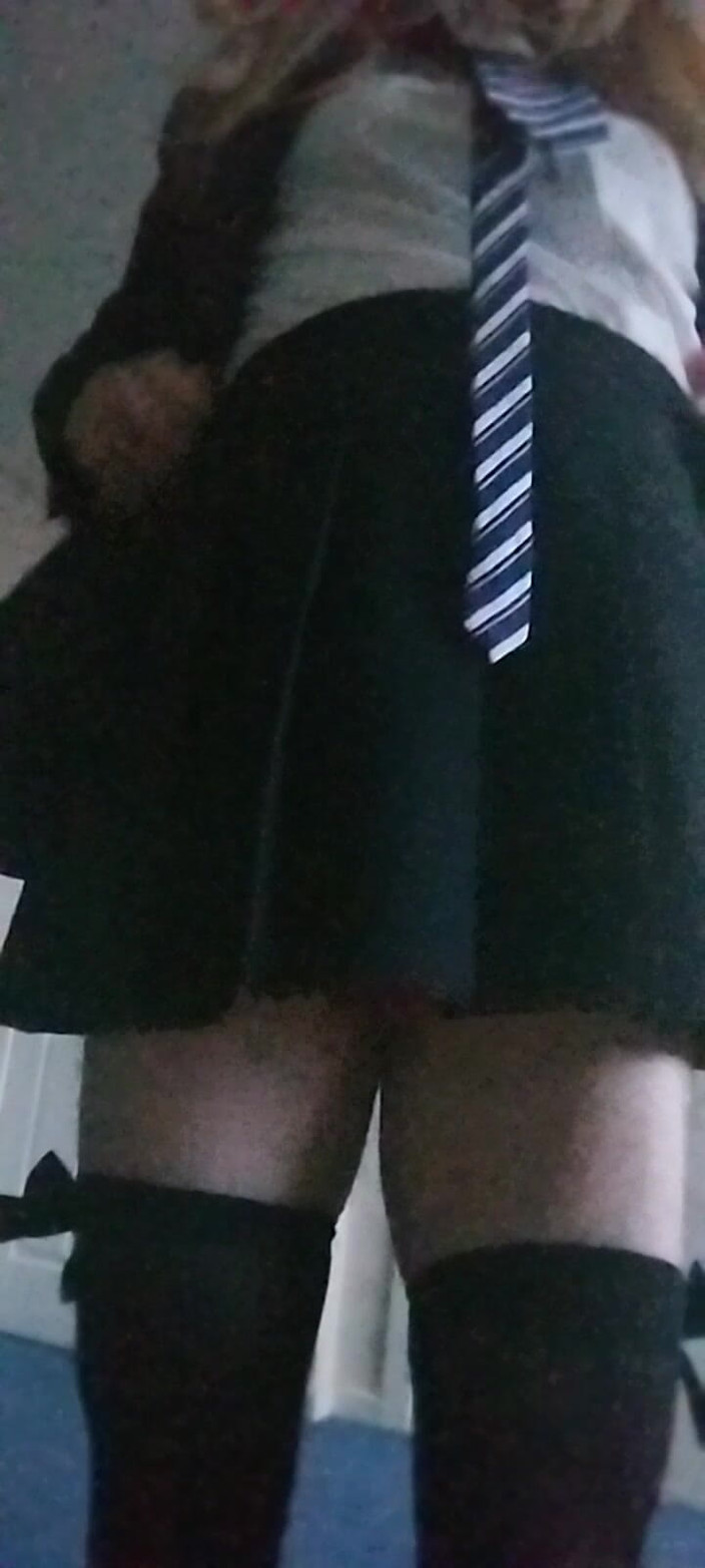 Cindy Belfast: 女大学生cindy穿着制服高潮