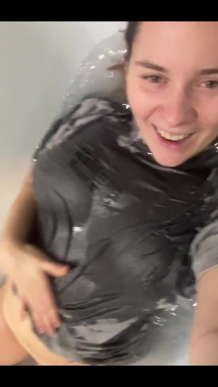 Fox Flame: Czy kiedykolwiek dostałeś się do wanny w pełni ubrany?