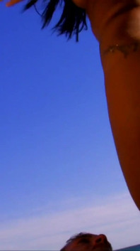 Une fille subsaharienne sexy se fait baiser par sa bite pendant que ma femme nous regarde