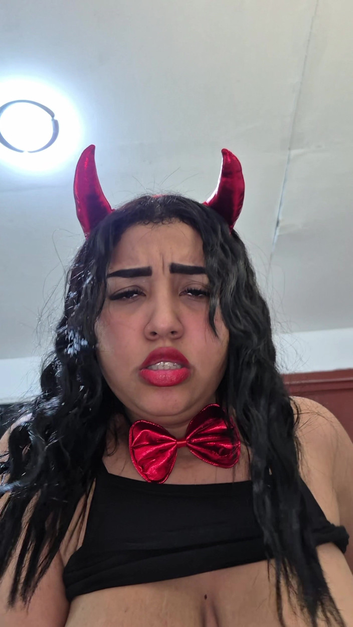Pikaa6: Moja dziewczyna przebrana za diabła na Halloween ssie mojego dużego...