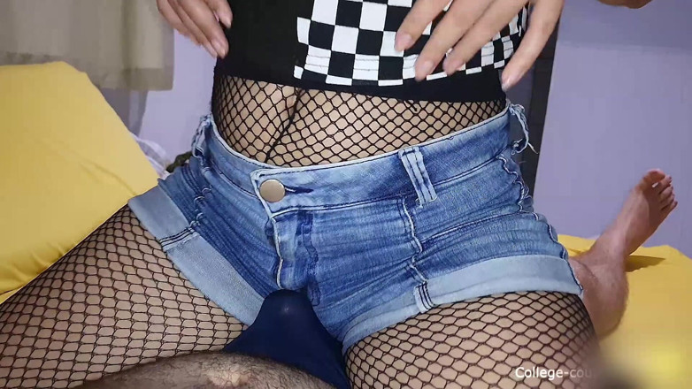 College-couple: Lizanie lodzika nad bielizną, sperma w spodniach assjob suche humping