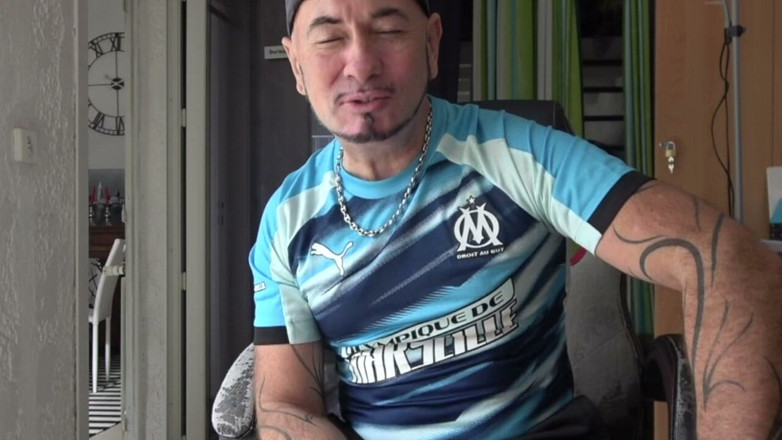 Bareback porn made in France: COWOK KEMBAR SEKSI NGENTOT DARI BELAKANG DI KAMAR BELAKANG SAMBIL...