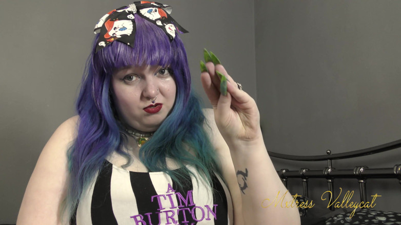 Mxtress Valleycat: Spooky nail worship