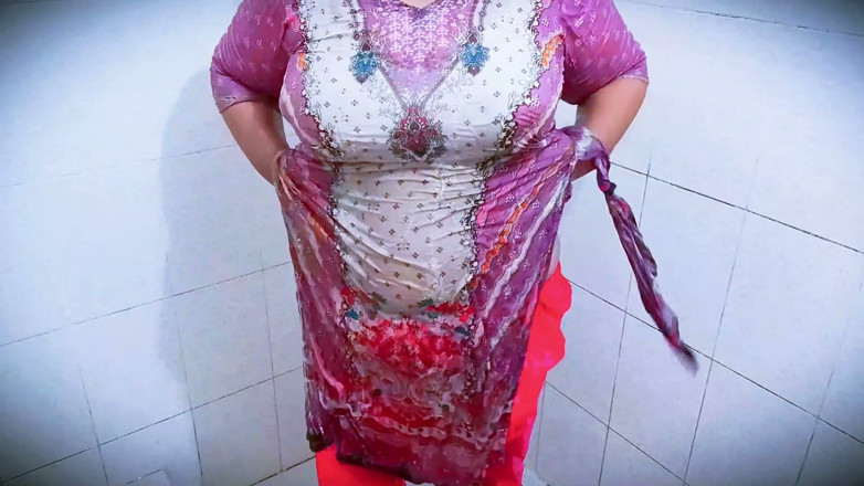 Morjenabb: A Beautiful Woman Went Into the Bathroom to Bathe and...