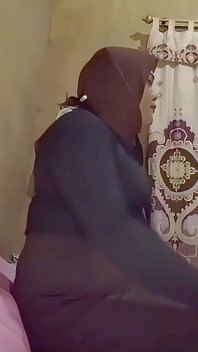 Ivvy Is Very Horny in Her Bedroom