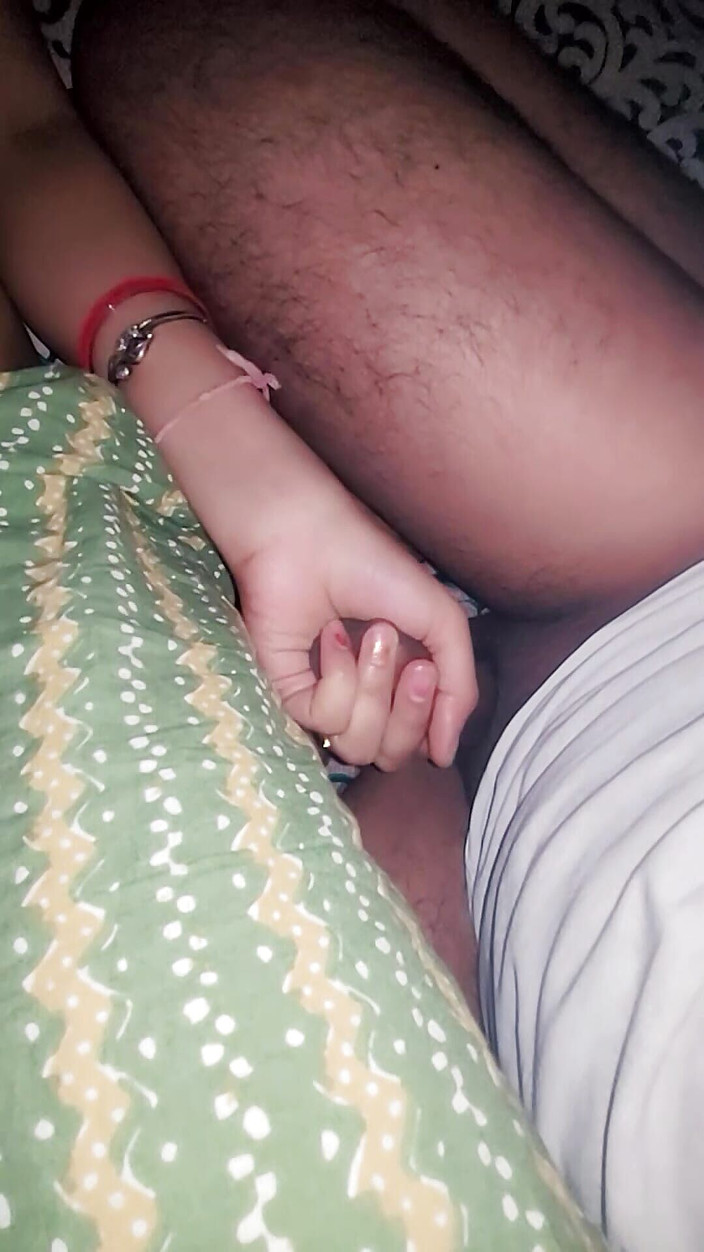 Roobi sharma: Bangladéšská nevlastní matka ukazuje její velká prsa, aby ho milenec...