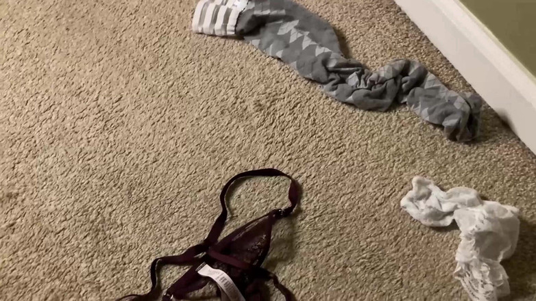 Elianna: 穿着她的内裤