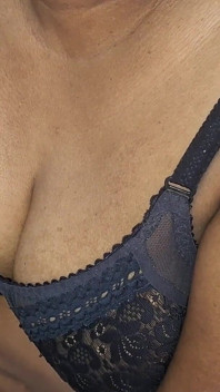 카마라에서 수줍은 핫한 엄마