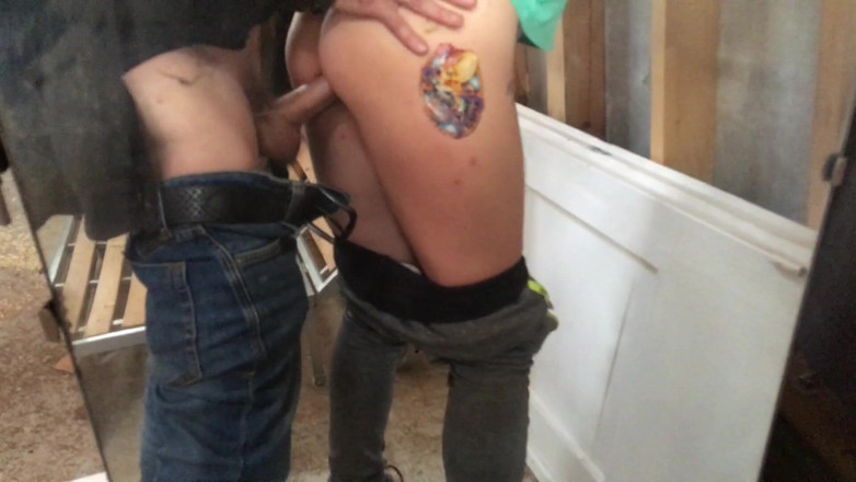 Risky Hairy Couple: Seorang pekerja berkongkek di Tapak Pembinaan Dan Pancutan Mani Di...