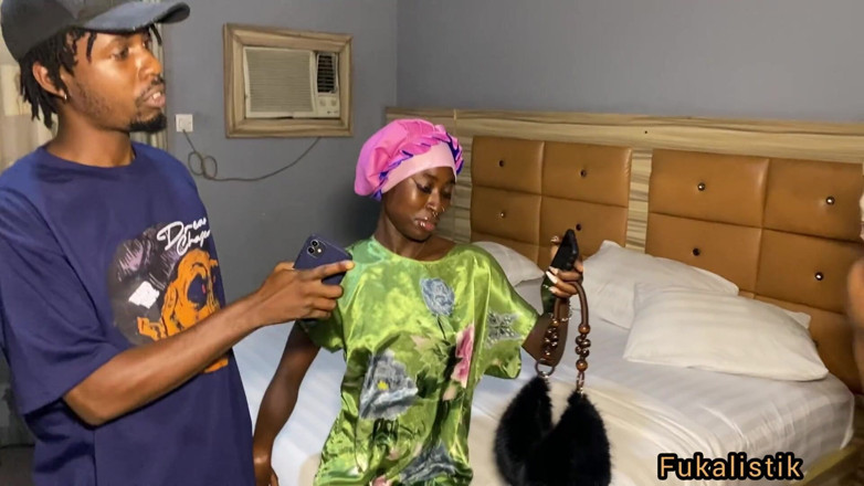 Fukalistik: Bini Genz Afrika Eboni Seksi Sneaky mengongkek pengawal peribadi zakar...
