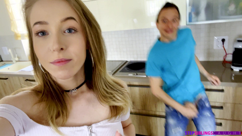 StepSiblings Caught: Meia-irmã recebe a verdade e meu pau - S21:e5