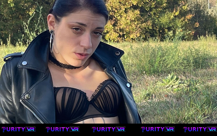 PurityVR: 見知らぬ人と森の中で