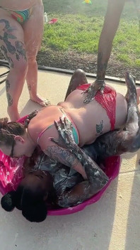 Sahnige Custard Spielzeit: Savanna, Giana, Bleu & Livie Get Schmutzig