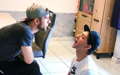 Spucke und klatsche demütigung für meinen sub