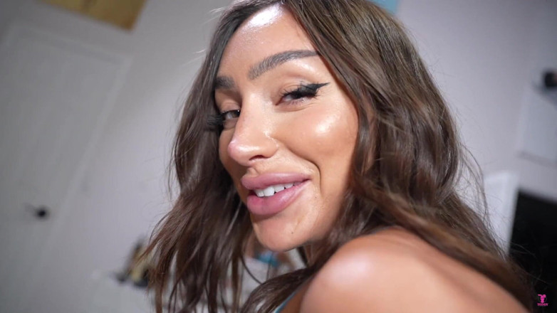 Teddy Tarantino: Sisi Rose Gets Her Ass Oiled up and Stretched Out