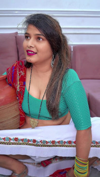 インドのアジア系新婚バフがターキ・サスルジに偶然ハードコアにセックスされた - サスールバフのセックスビデオ。