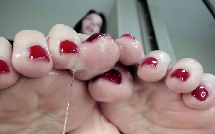 Feet lady: Pik en sexy rode tenen