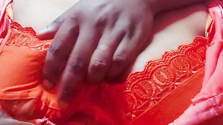 Desi Mohini: Indiana professora compartilha cama com meio-irmão em vídeo de sexo
