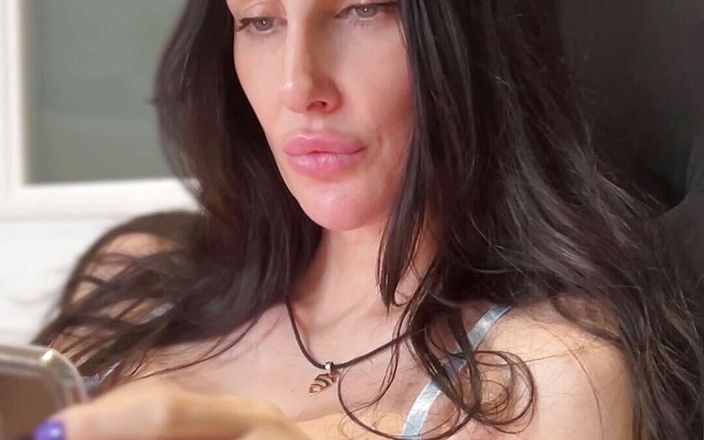 Liza Virgin: Sexy manželka podváděla svého manžela prostřednictvím videohovoru