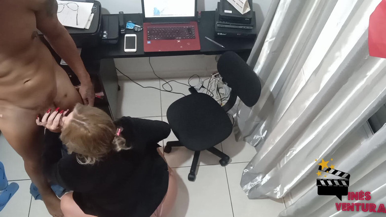 Raquel Cardoso Da Rosa: डेस्क पर सेक्स नहीं