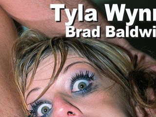 Edge Interactive Publishing: Tyla Wynn y Brad Baldwin mamando facial