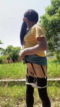 No. 221 Bersiar-siar Dengan Kencing Saya Dan Melancap, Mendedahkan Pepek Saya