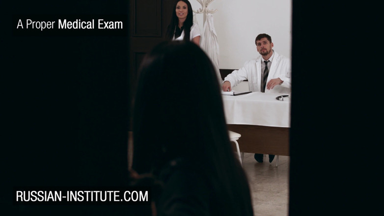 Russian Institute: Latina Apolonia Lapiedra berkongkek ghairah dengan doktor
