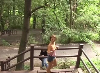 Porno Cloud: Claire在一张照片和户外做爱