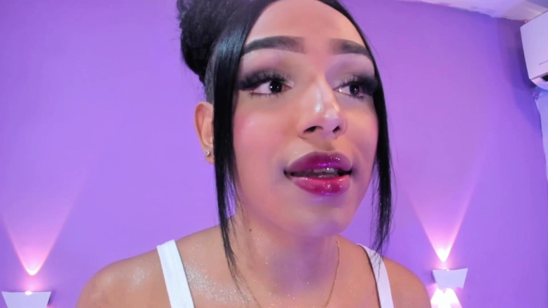 Brittany Gil: Buze suculente sexy