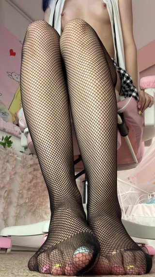 Little_Kitty69: 柔软的脚底被薄布拥抱