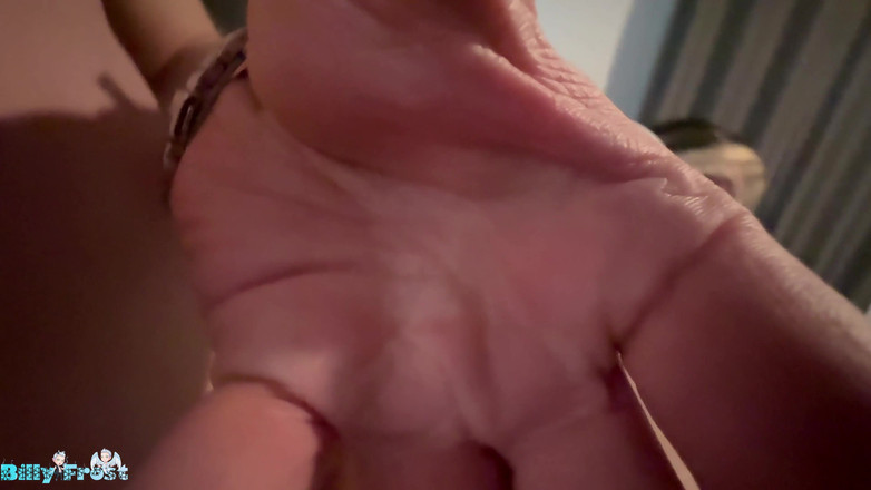 Billy Frost: Oj, jag blev påkommen med att rycka medan vi i...