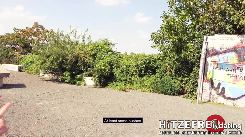 Hitzefrei: ミニhotcoreは見知らぬ人によって愚かな屋外で犯されました!