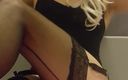 Jessica XD: Ball gag rosso brillante, lingerie bordo in guanti di raso...