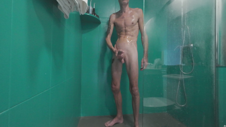 SkinnyWithAHugeDick: Я дозволив своїй падчерці мити мій 9-дюймовий член, коли приймаю душ