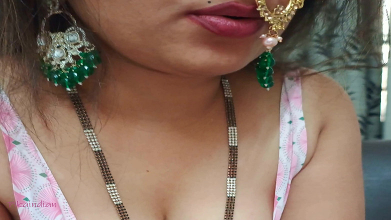 Pikaindian: ホットなデシ・インディアンの女の子、弾む胸、乳首、デシおばさんが美しい顔をしているホットショー